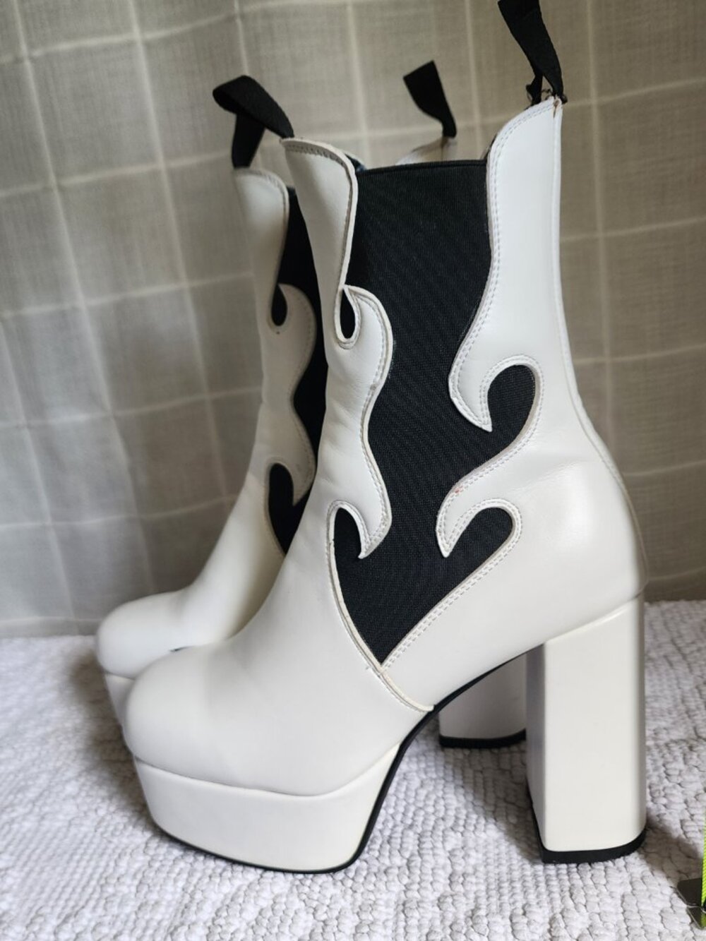 Dolls Kill White Flame Platform Chelsea Boots Women's Size 8 Gothic Chunky Heels - Picture 9 of 10